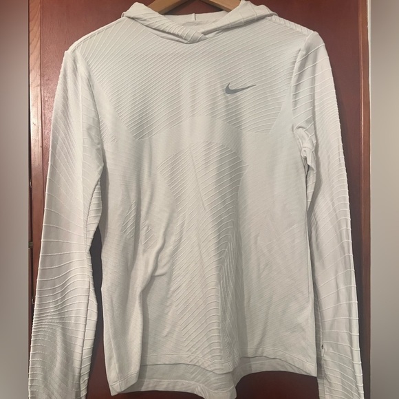 Nike Dri Fit Sphere Element Pullover Hoodie Cream Women's M [CU3381-133} - Picture 3 of 12